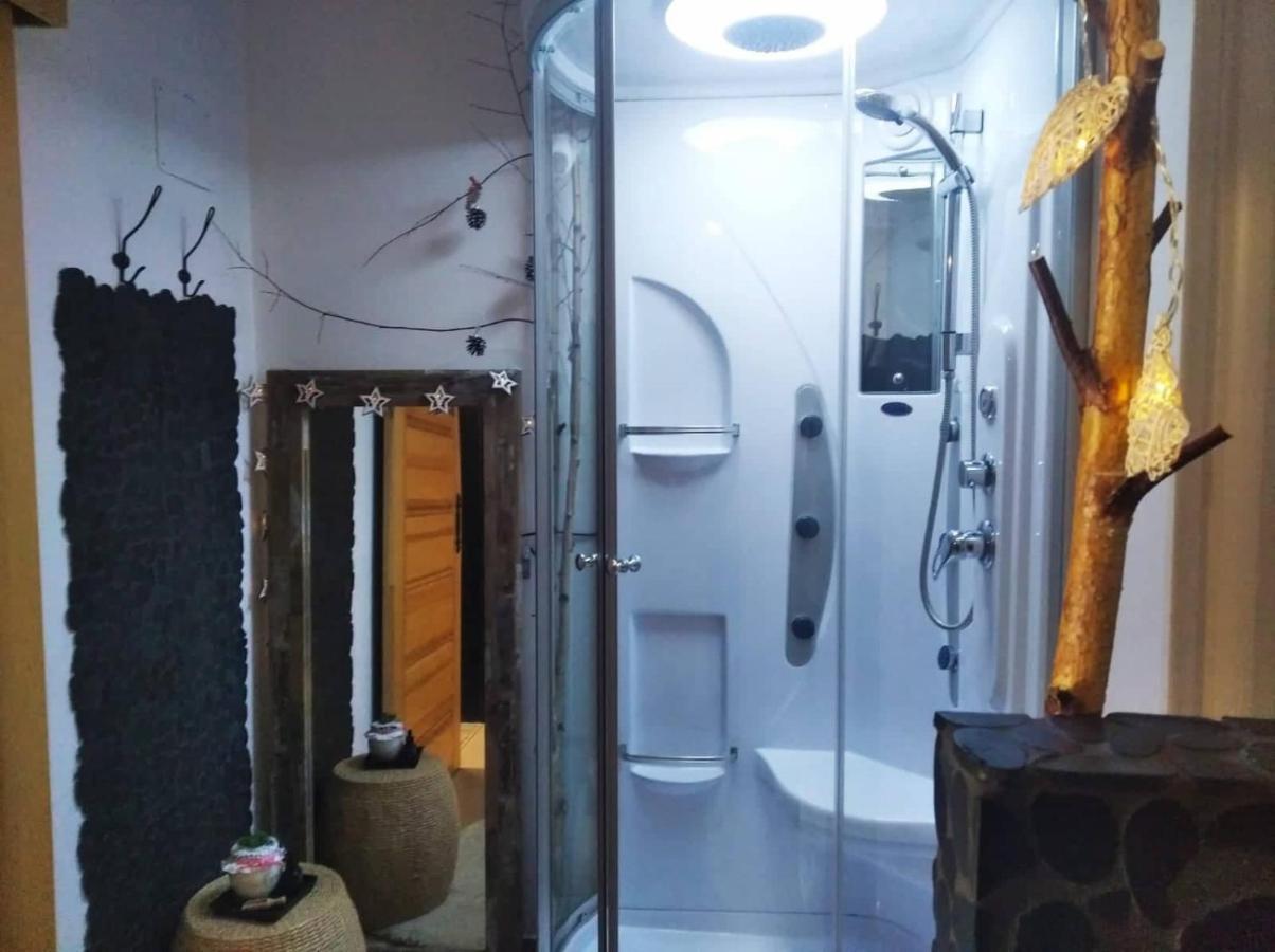 Skalny Zakatek Z Grota Solna Na Wylacznosc Łapsze Niżne المظهر الخارجي الصورة